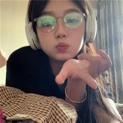 她不知道那些鸟的名字